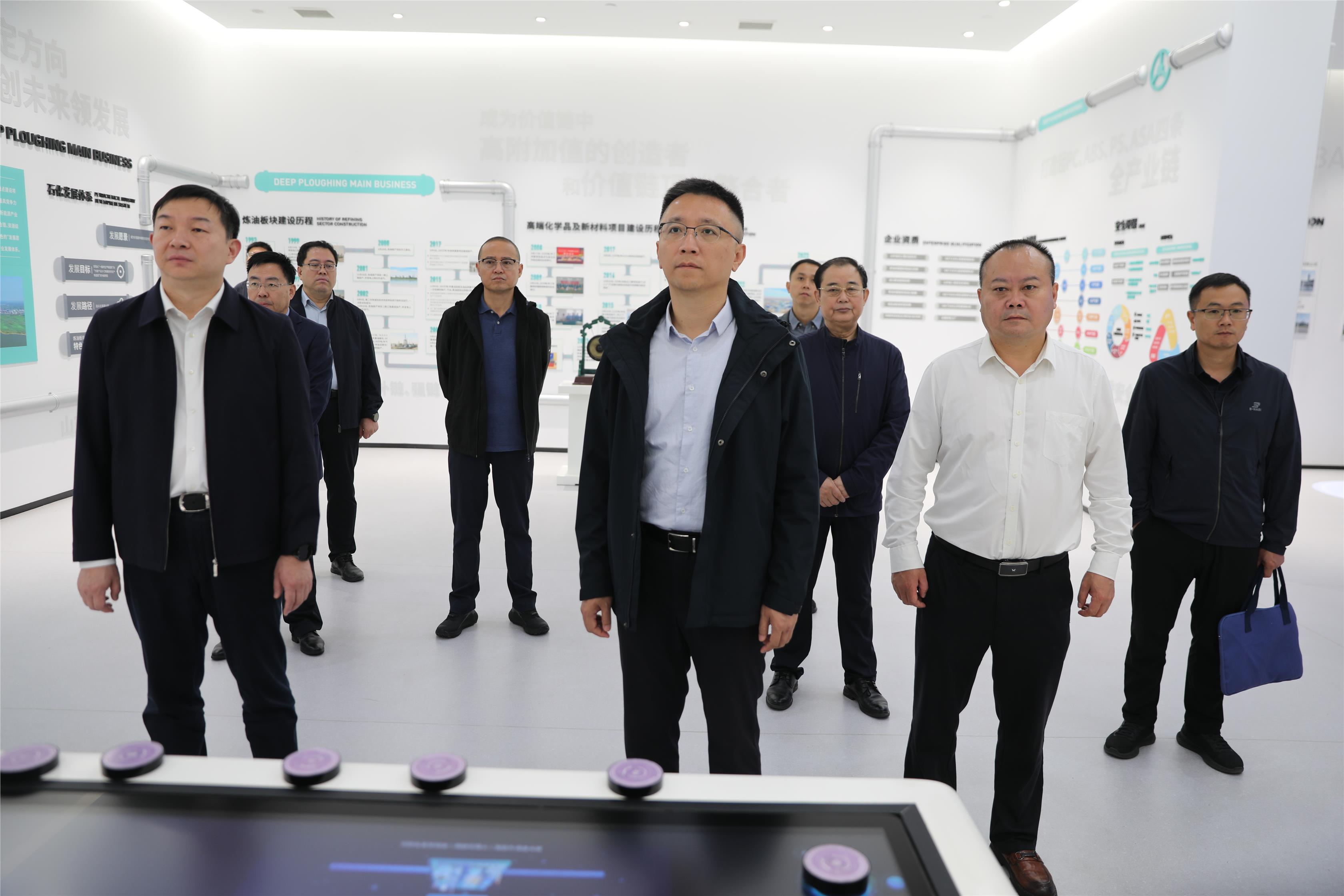 贵州省黔南州长顺县委书记罗仕凯来集团参观