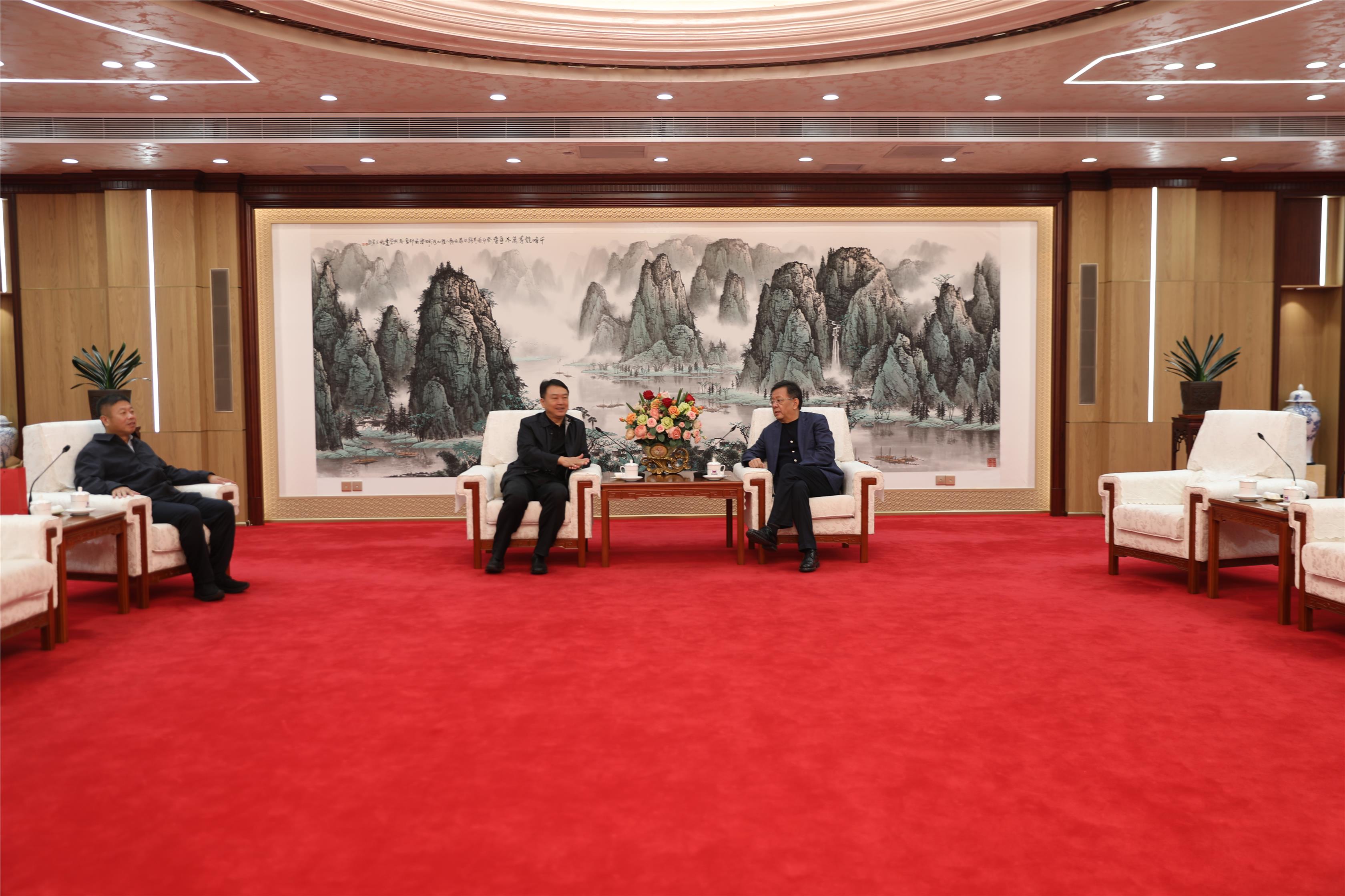 市应急管理局党委副书记、局长邢金书来集团调研