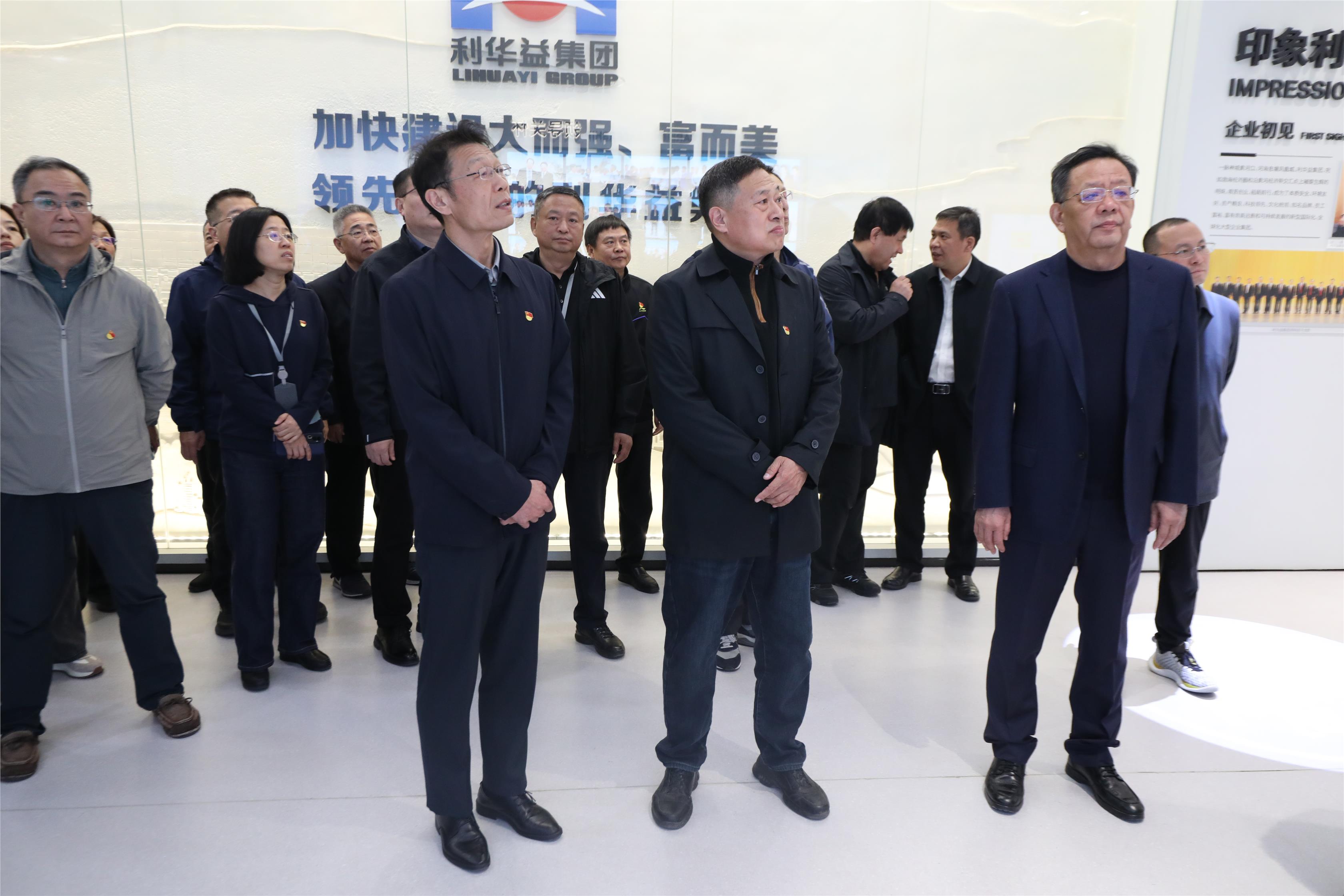 市委党校培训班学员来集团参观