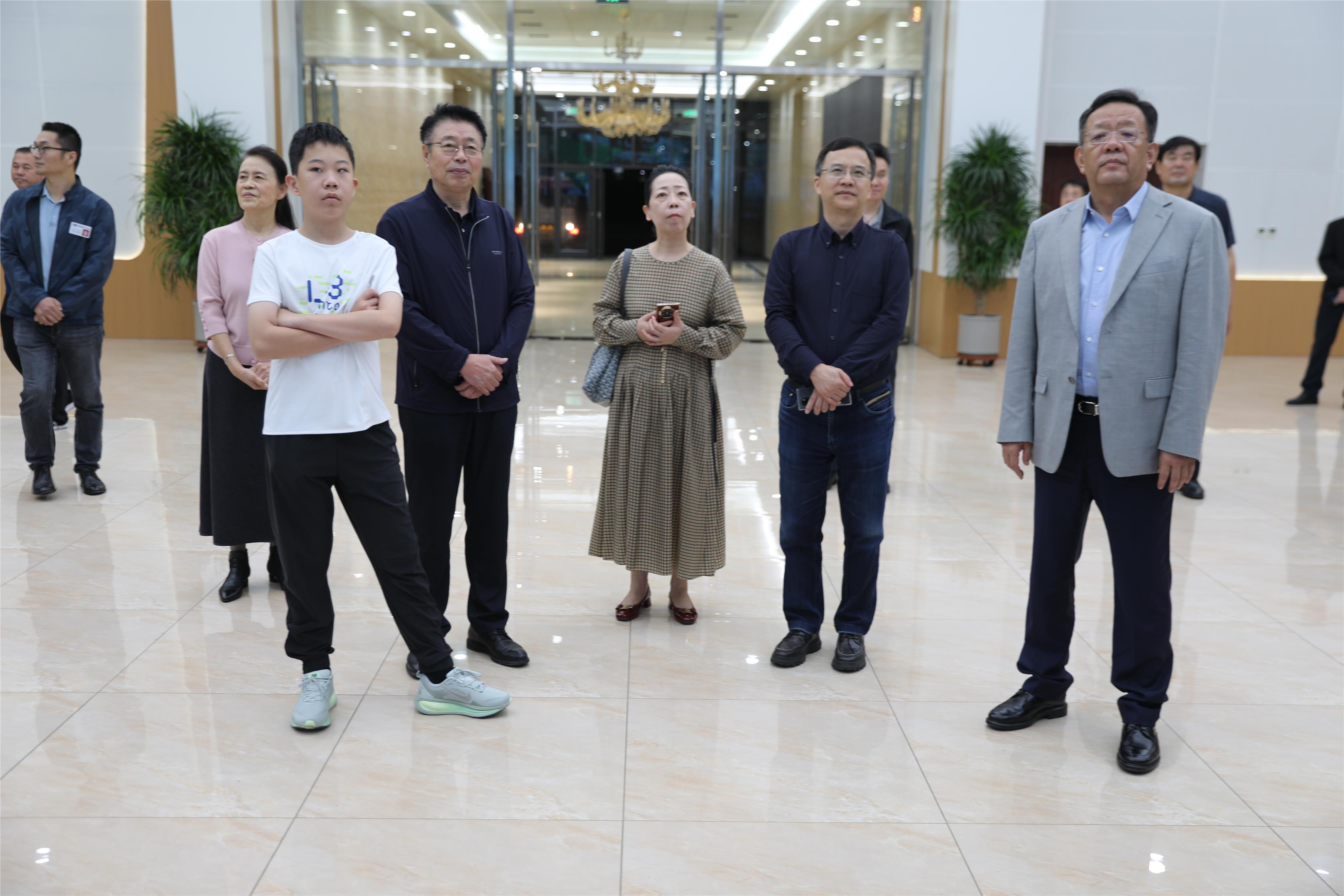 中国人民解放军总医院医学科主任曹剑来集团参观考察