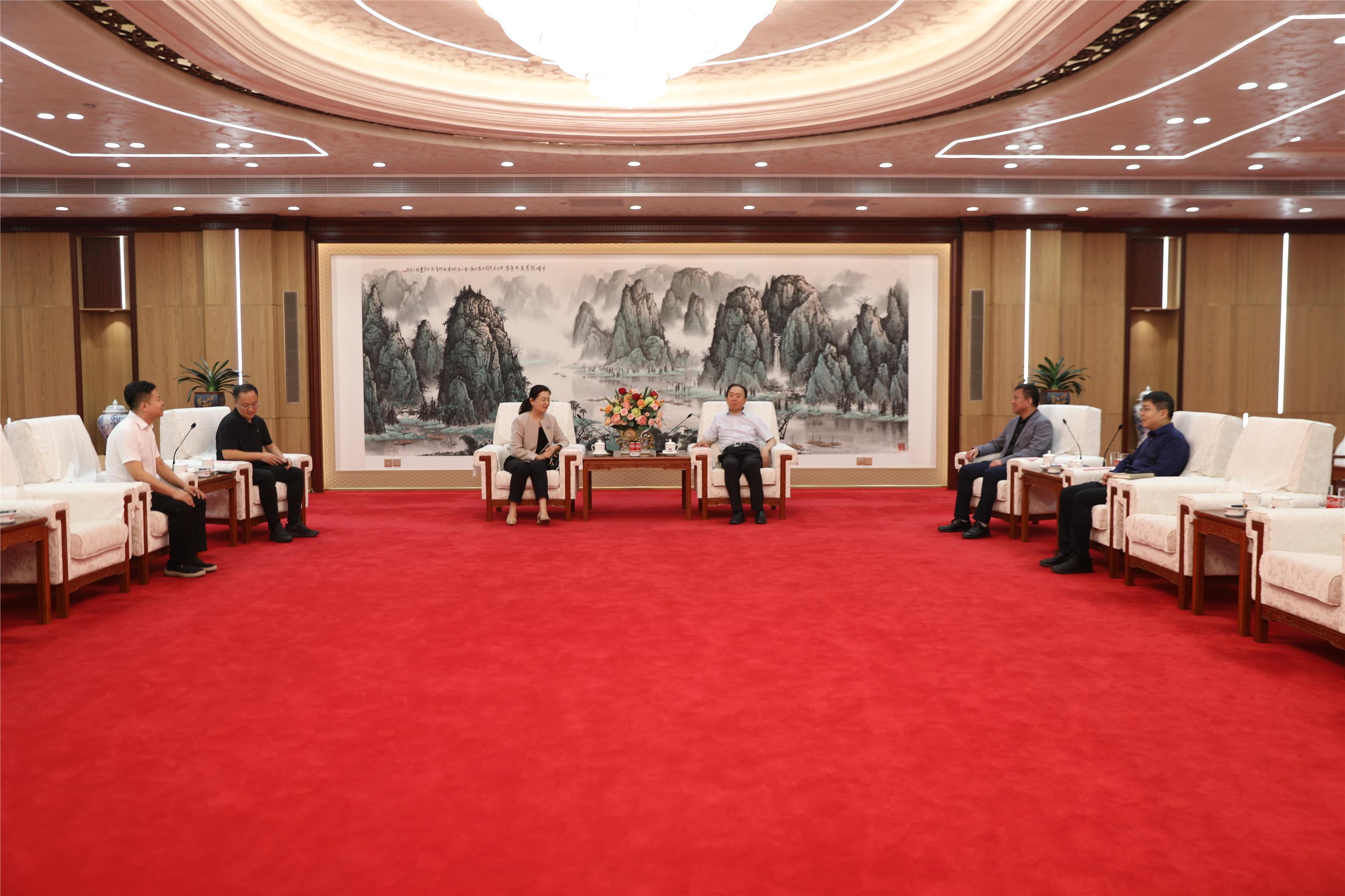 恒丰银行东营分行行长王丽华来集团调研
