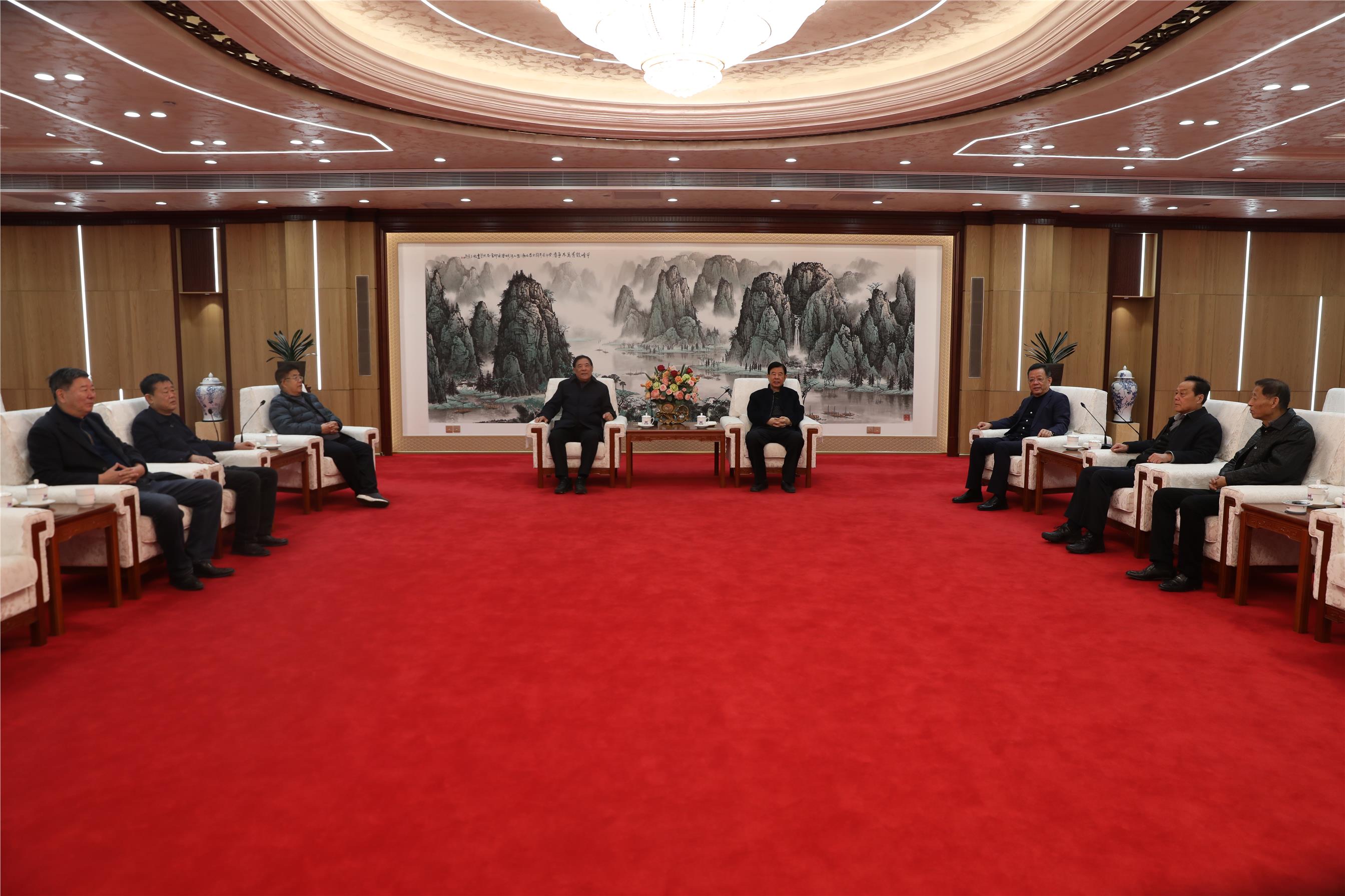 市银企协作促进会名誉会长曹连杰、市人大常委会原副主任郭丰璞来集团视察指导工作