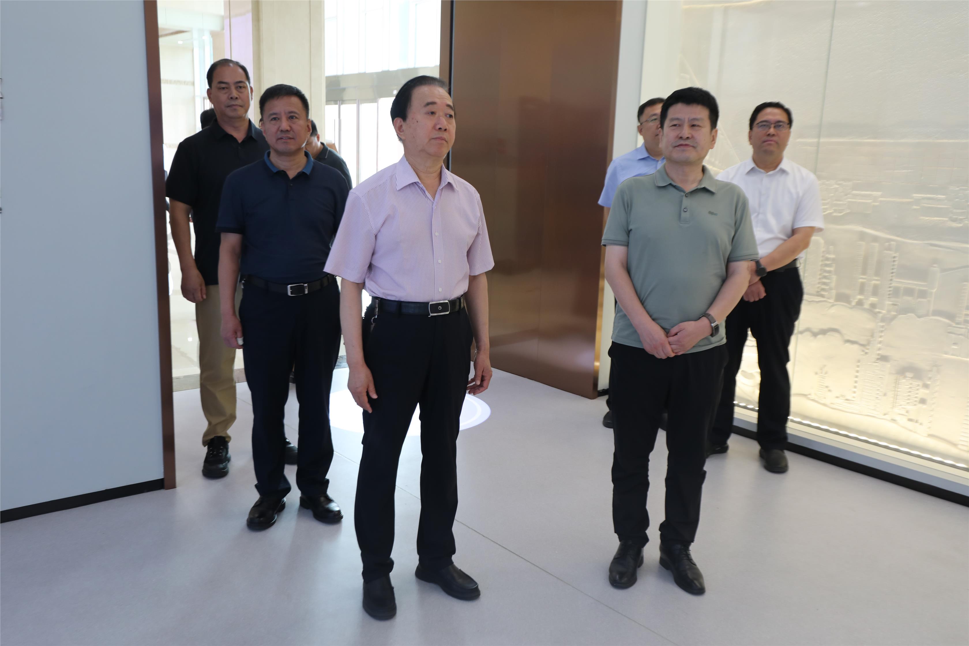 东营海关党委书记、关长胡军来集团公司调研