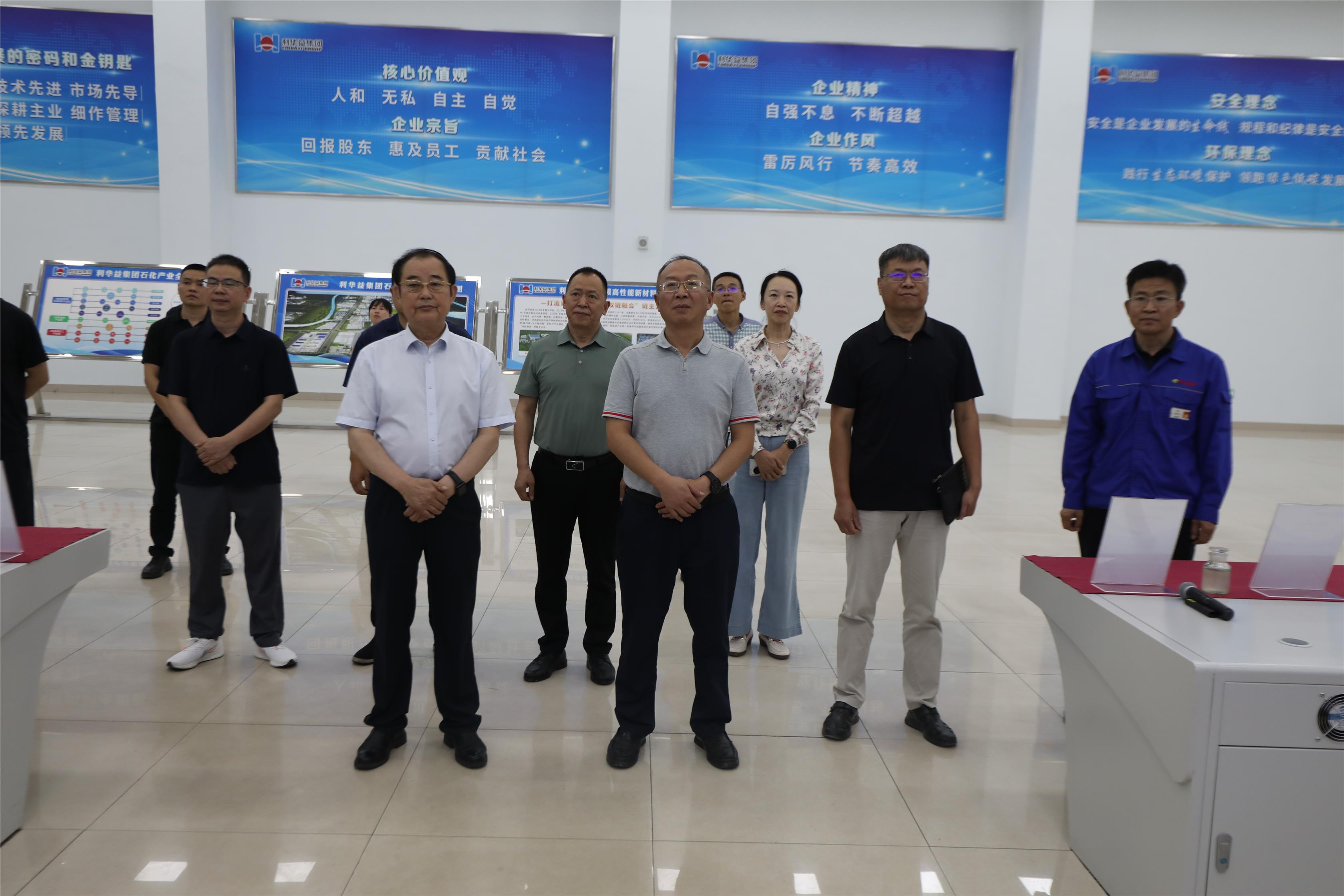 重庆市忠县政协主席袁德祥来集团参观