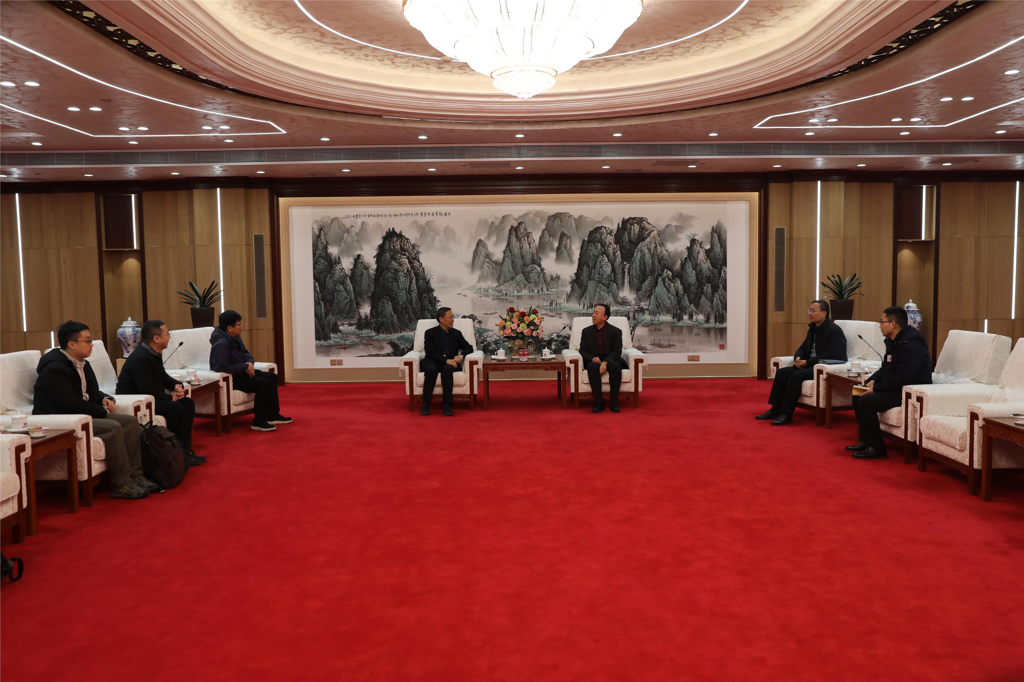 中石化洛阳石油化工工程有限公司原副总经理、总工程师朱华兴来集团参观